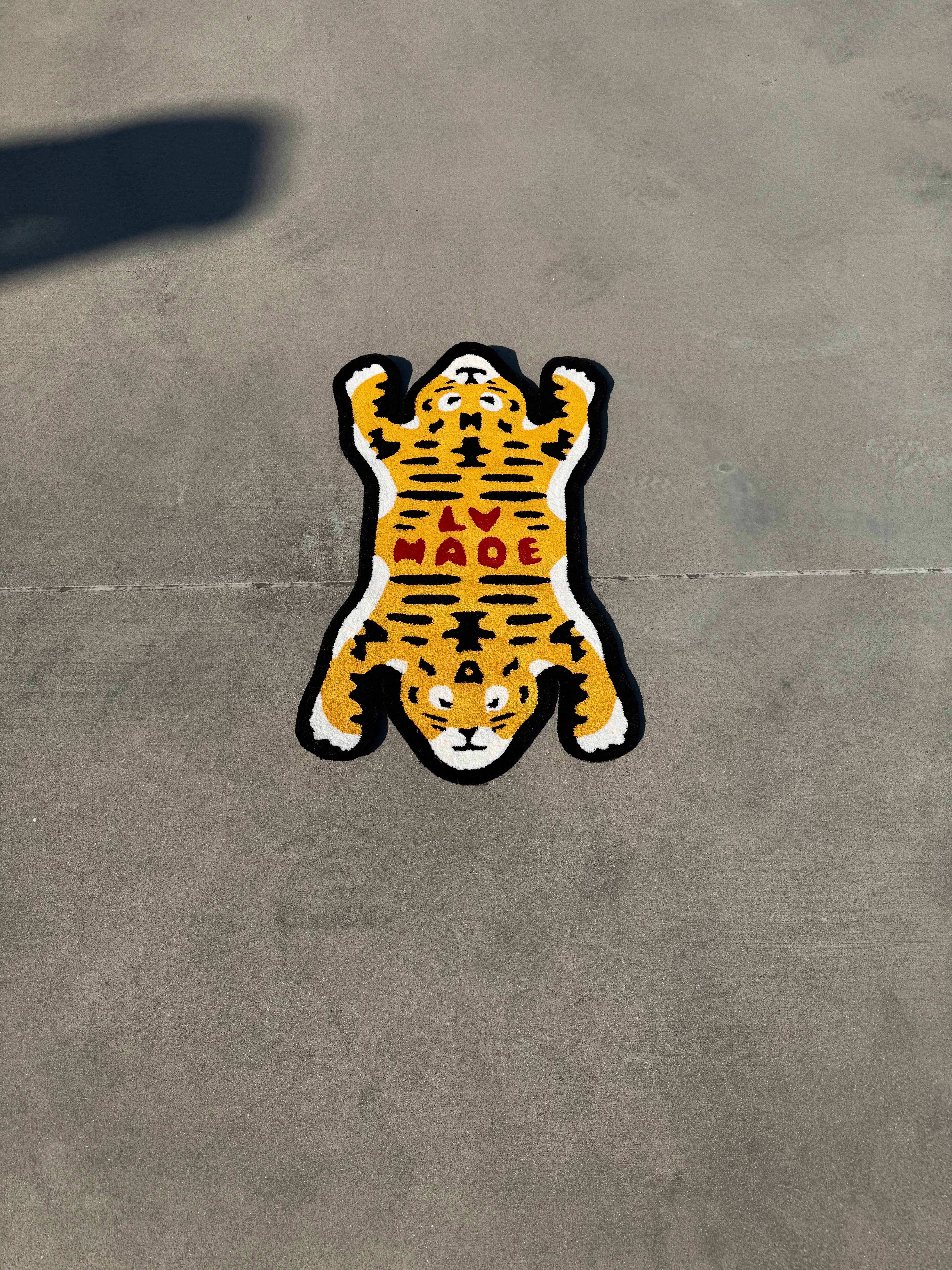 ラグ A BATHING APE - HUMAN MADE TIGER RUG LARGE A BATHING APE - HUMAN MADE TIGER RUG LARGEの通販 by ちぃ's