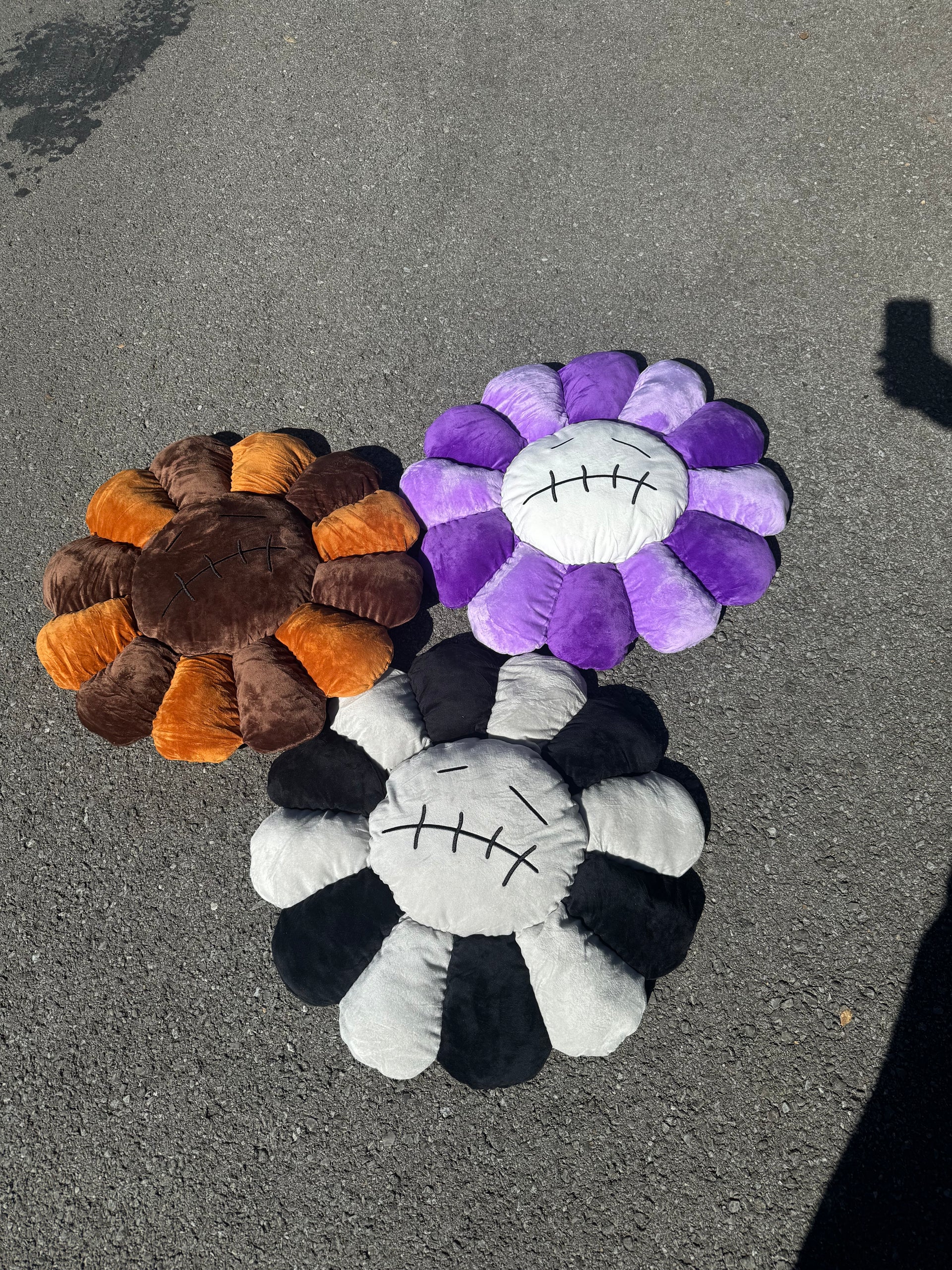 FLOWER PLUSHIE PILLOWS